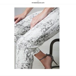 Chic Snake Print Cropped Pants